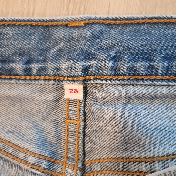 Levi's 501 Original Straight Fit Cut-Off Distressed Jeans - Picture 4 of 5